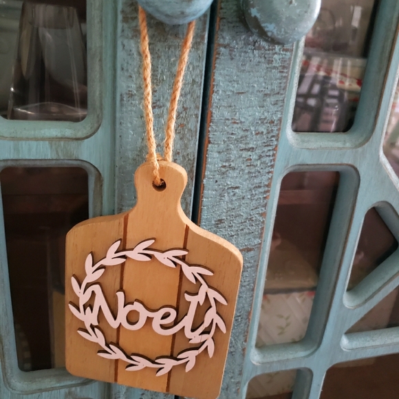 "Noel" Wooden board Decor Decoration Farm Charm - Picture 2 of 2